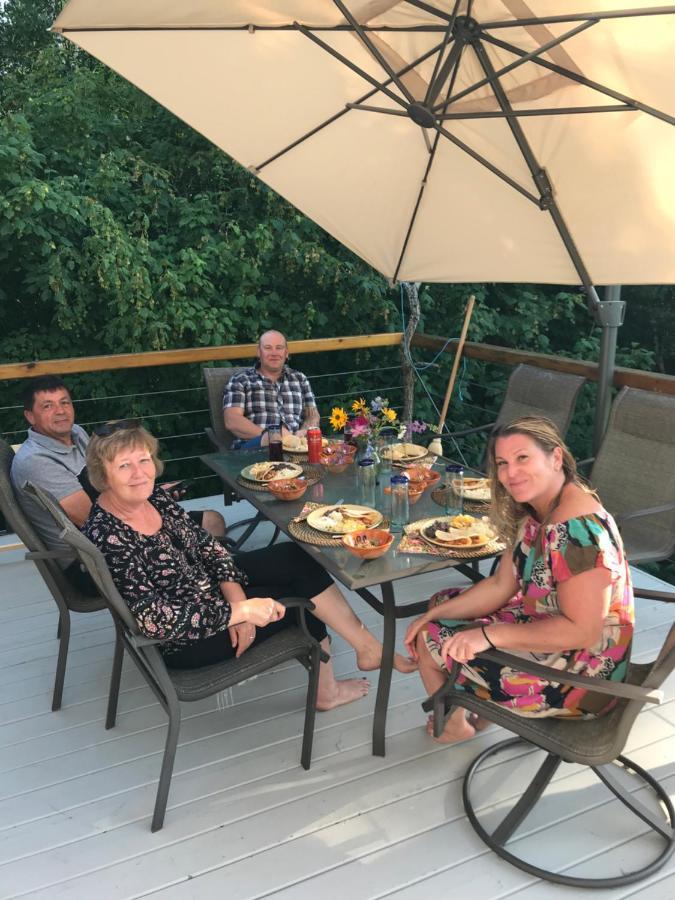 Pebble Springs Bnb Grand Beach Екстер'єр фото