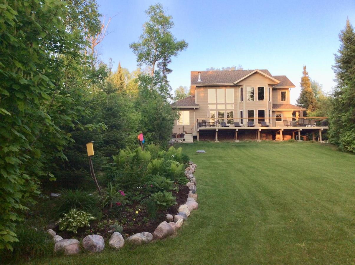 Pebble Springs Bnb Grand Beach Екстер'єр фото