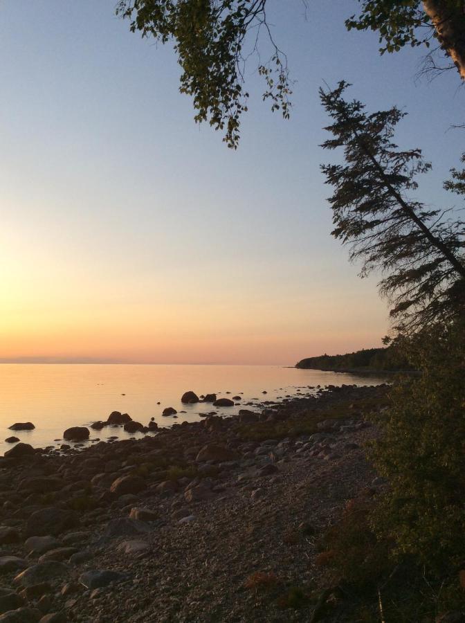 Pebble Springs Bnb Grand Beach Екстер'єр фото